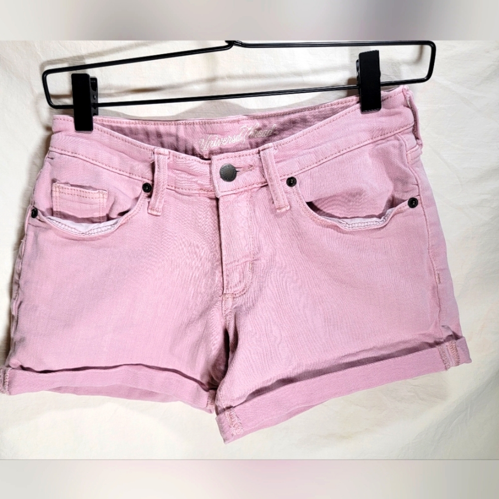 Universal Thread woman's pink denim jean shorts size 0/25 ready for warm weather